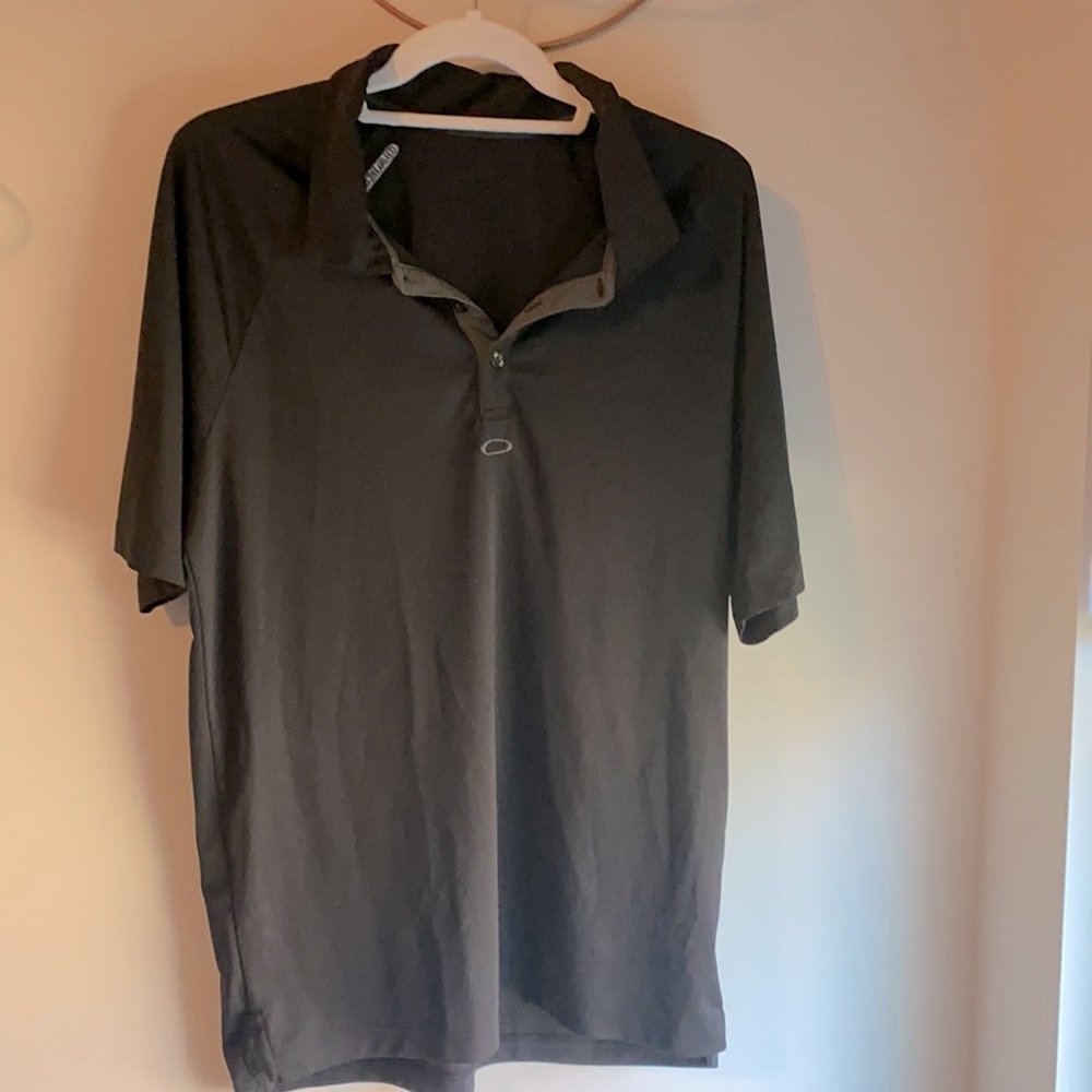 Men’s Oakley golf shirt